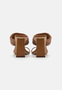 Steve Madden RAVER - Mules de tacón - brown