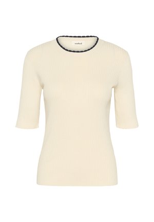 Krema barve rebrasti pulover s kratkimi rokavi in črno valovito obrobo okoli izreza, prilagojen silhueti.