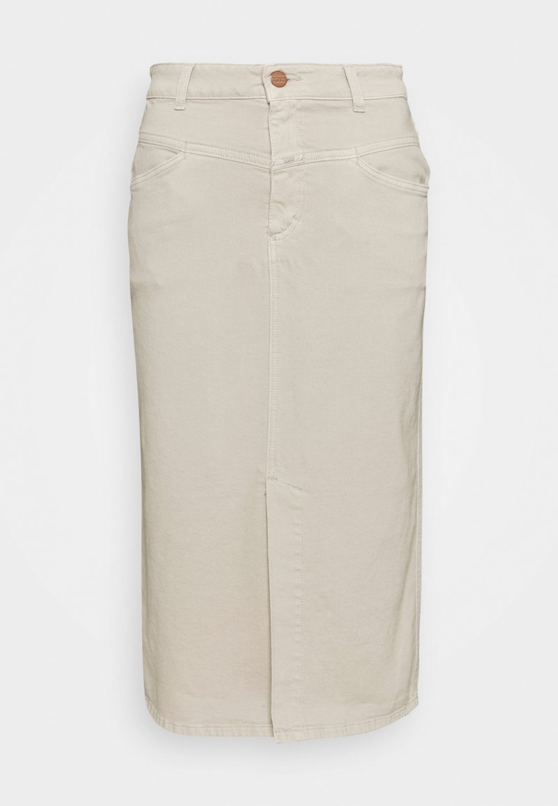 Jupe en denim beige jusqu'aux genoux avec fente avant, passants pour ceinture, poches latérales et fermeture par bouton à la taille.