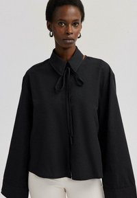 Touché Privé - WITH DETACHABLE COLLAR - Bluse - black Miniaturebillede 1