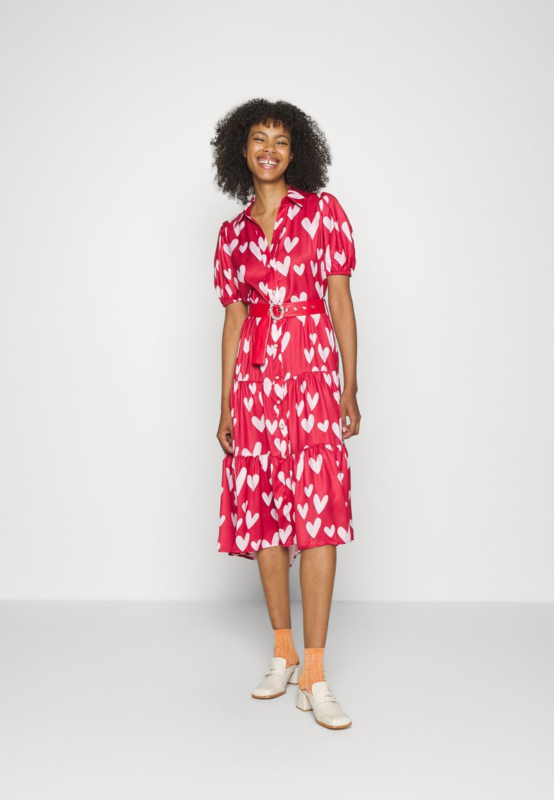 Damen Freizeitkleider | Sister Jane FERRIS WHEEL MIDI DRESS Blusenkleid red/rot - OP53532 Damen Freizeitkleider | Sister Jane FERRIS WHEEL MIDI DRESS Blusenkleid red/rot - OP53532