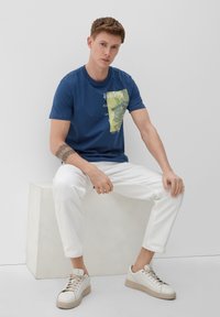 s.Oliver MIT FRONTPRINT - T-shirt z nadrukiem