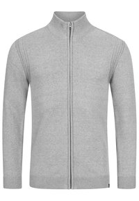 Grå lynlåstrøje med høj krave, ribstrikkede manchetter og skuldre. Fremstillet af et blødt strikket materiale; glat tekstur uden mønstre.