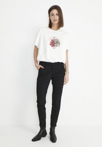 Culture CUALPHA - Hlače chino - black