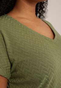 WE Fashion CURVE - Triko s potiskem - green