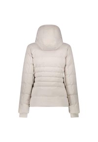 Chaqueta acolchada color beige claro con capucha, presenta costuras horizontales, puños elásticos y una textura suave y ligeramente brillante.