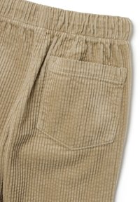 Beige corduroybroek met verticale ribbelstructuur, elastische tailleband en één achterzak met eenvoudige stikdetails.