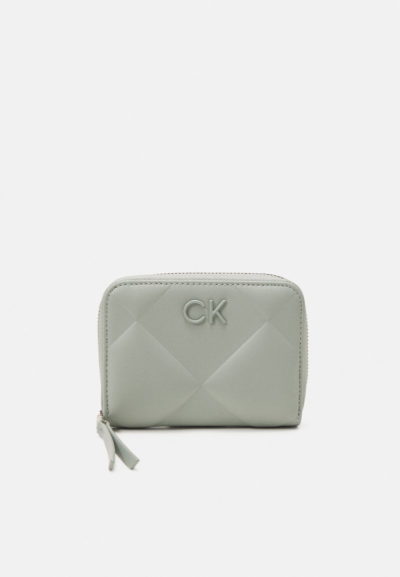 Calvin Klein - QUILT MEDIUM ZIP AROUND WALLET - Piniginė - pigeon, Padidinti