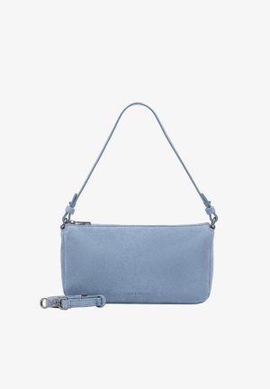 Jasnoniebieska zamszowa prostokątna torebka z odpinanym długim paskiem i krótkim uchwytem na ramię, srebrnymi metalowymi elementami i zamkiem błyskawicznym.