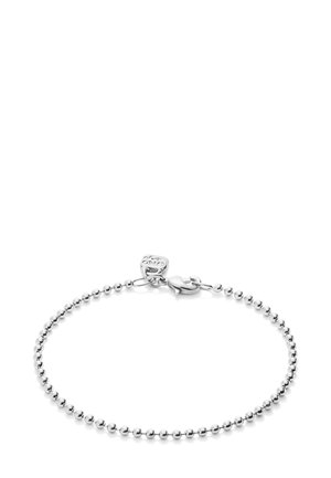 Pulsera de cadena de bola de plata con un cierre de langosta, que presenta pequeñas cuentas redondas distribuidas uniformemente a lo largo de la longitud y una etiqueta de marca cerca del cierre.