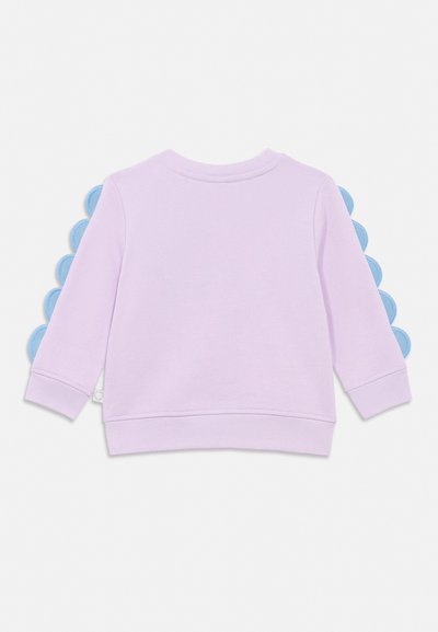 Φωτεινό μωβ φούτερ με μακριά μανίκια για νήπιο, με στρογγυλές μπλε υφασμάτινες ακίδες κατά μήκος των μανικιών και στο κέντρο της πλάτης.