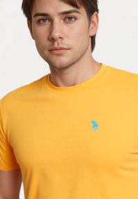 U.S. Polo Assn. KURZARM - Navadna majica - orange