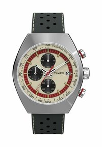 Sudraba tonī Timex hronogrāfu pulkstenis ar bēšu un sarkanu ciparnīcu, melniem subcipariem, datuma displeju, takimetra skalu un melnu perforētu ādas siksniņu.