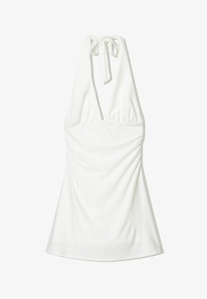 Witte haltertop met een striknek, met geplooid materiaal bij het lijfje en een vloeiende onderkant. Gladde textuur zonder patronen of accenten.
