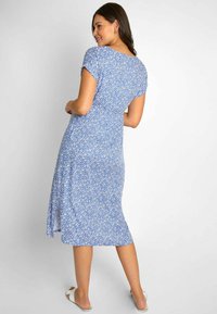 JoJo Maman Bébé ANIMAL MATERNITY MIDI MATERNITY - REGULAR FIT - Freizeitkleid - blue animal print