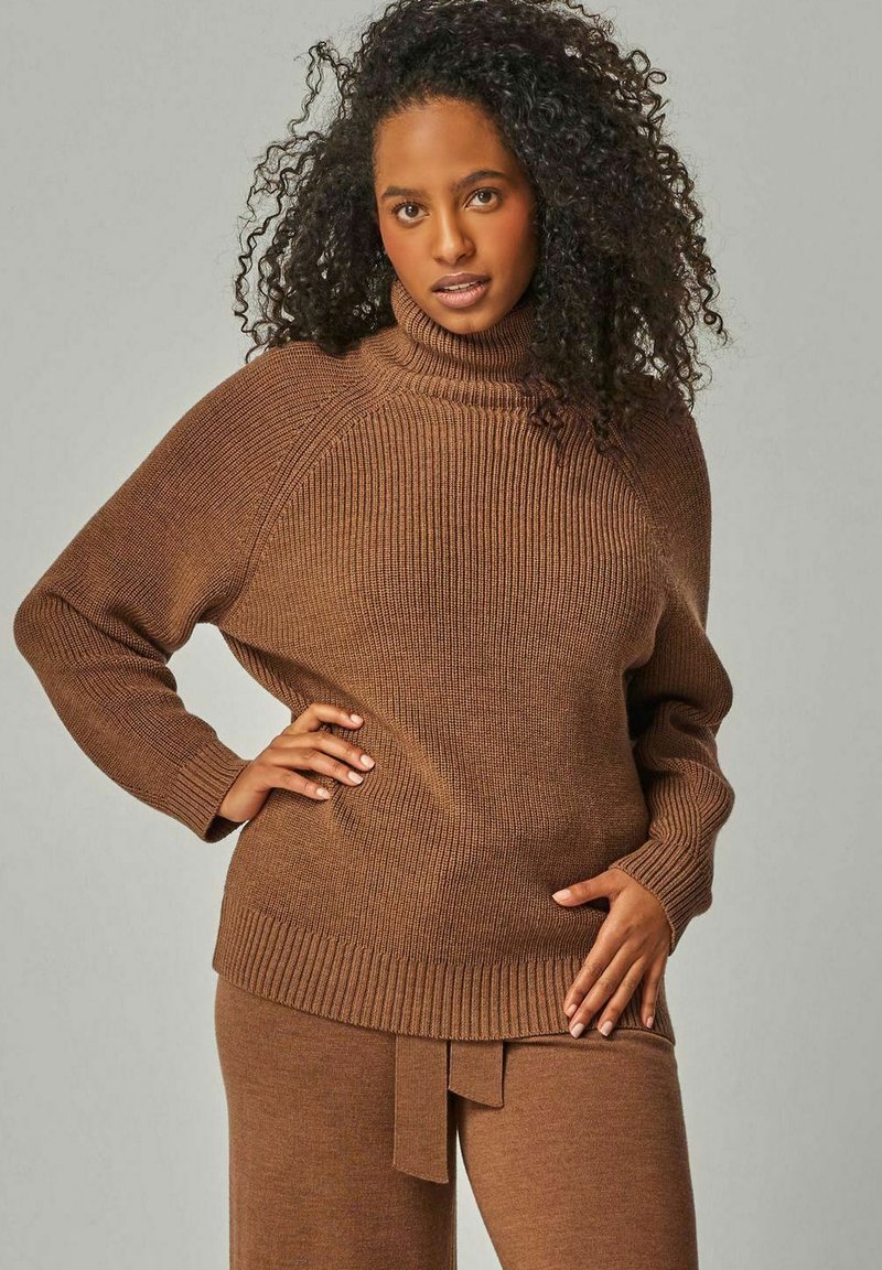 YOU LOOK PERFECT EVE - MERINO KNIT SWEATER WITH STAND-UP COLLAR - Strickpullover - cognac