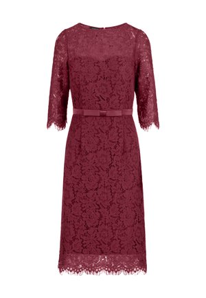 Robe en dentelle bordeaux à manches courtes, corsage ajusté et taille ceinturée. Ourlet festonné avec un motif floral tout au long.