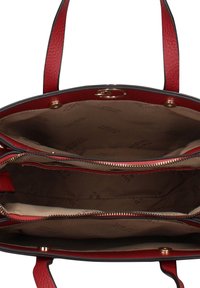 Borsa a tracolla rossa con esterno strutturato, dotata di un compartimento con cerniera, ferramenta dorata e fodera in tessuto con stampa del logo sottile.