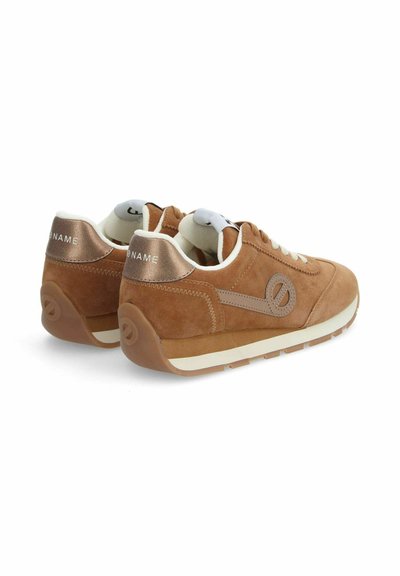 Alison Trainers – Baskets Plates Femme – Taille EU 38 – Fermeture Lacets – Coupe Medium
