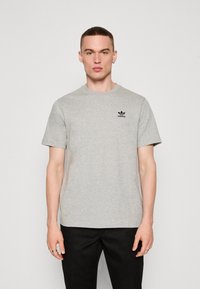 adidas Originals TREFOIL ESSENTIALS - Camiseta estampada - medium grey heather