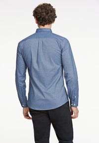 Lindbergh SUPERFLEX - Vapaa-ajan kauluspaita - dust blue mix