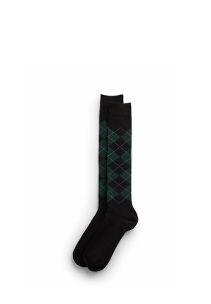 Paar schwarze knielange Socken mit grünem und dunkelgrauem Rautenmuster im Beinbereich.
