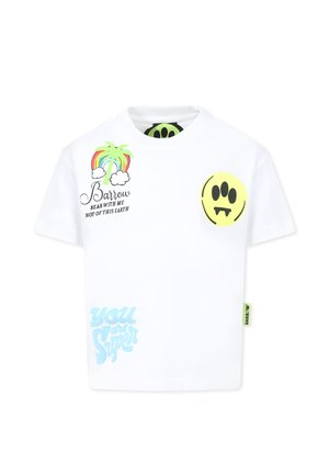 T-shirt bianco a maniche corte con grafiche colorate: un arcobaleno, un volto sorridente e il testo "Sei Super" in blu. Materiale in cotone morbido.