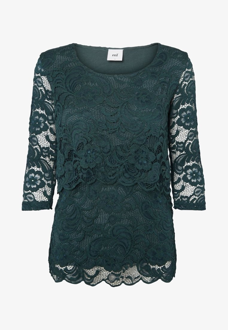 Top in pizzo verde scuro con maniche a tre quarti, caratterizzato da motivi floreali, sovrapposizione testurizzata e scollatura rotonda.