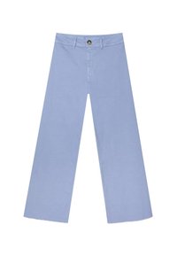 Pantalones de algodón de pierna ancha en azul claro con cierre de botón y presillas para cinturón. Textura suave, sin patrones visibles ni detalles metálicos.