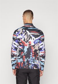 Langarmshirt met een kleurrijk berggrafiekpatroon in zwart, wit, blauw, rood en beige. Glad stof en een losse pasvorm.