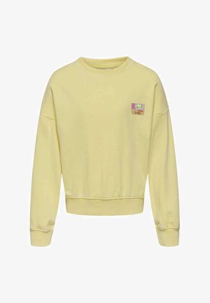 Un sweat-shirt jaune à col rond, avec des poignets et un ourlet côtelés, et un petit écusson aux accents multicolores sur le côté gauche de la poitrine.