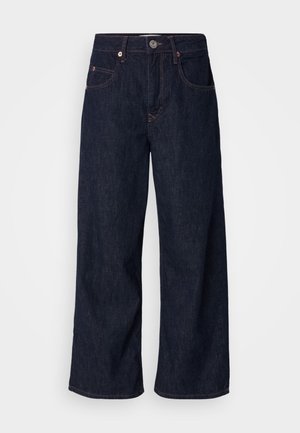 Bredde ben jeans i mørk blå denim, med høy midje, to frontlommer, knappestolpe og kontraststing.