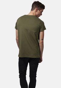Urban Classics Základné tričko - olive