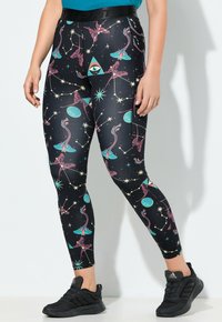 Zwarte leggings met een levendig patroon van flamingo's, hemelse motieven en sterren. Gemaakt van rekbare stof met een aansluitend ontwerp.