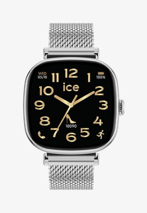 Montre intelligente avec bracelet en maille argentée, cadran noir, chiffres et aiguilles dorés, affichant 10:09:36, date mer 05/10, batterie à 100 %, compte de pas 10090, et icônes d'activité.