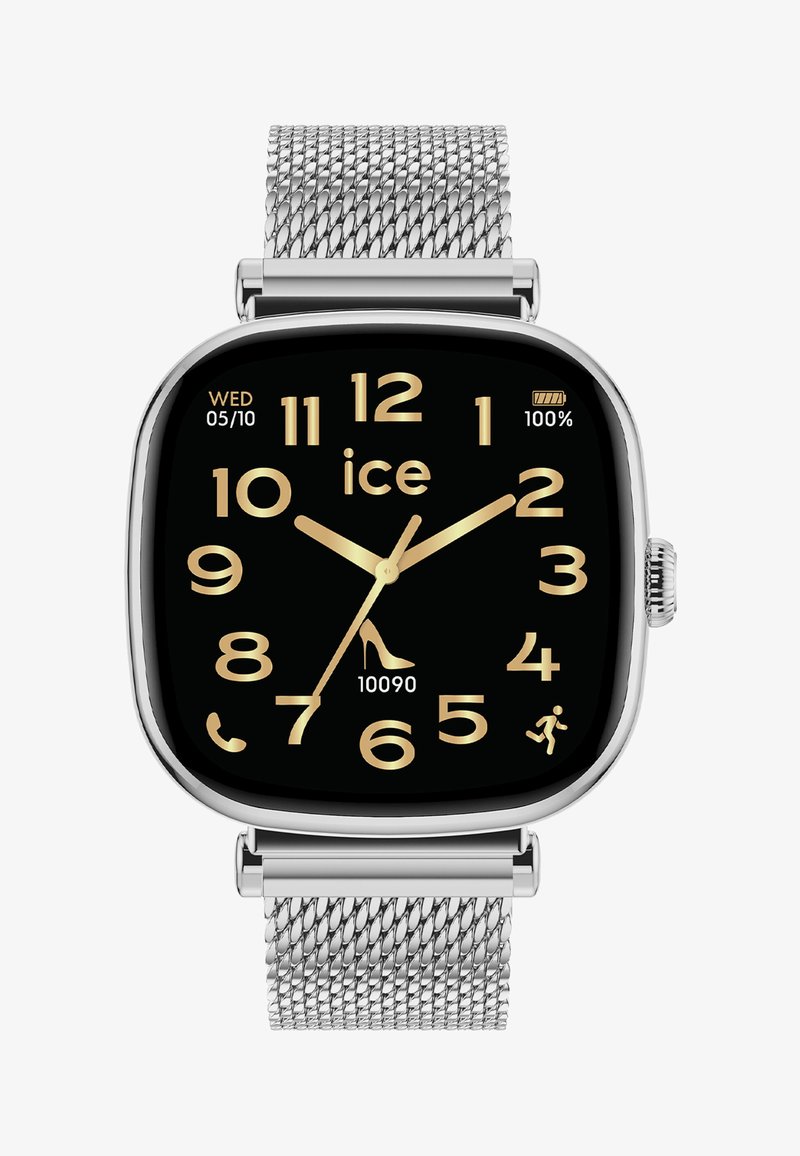 Montre intelligente avec bracelet en maille argentée, cadran noir, chiffres et aiguilles dorés, affichant 10:09:36, date mer 05/10, batterie à 100 %, compte de pas 10090, et icônes d'activité.