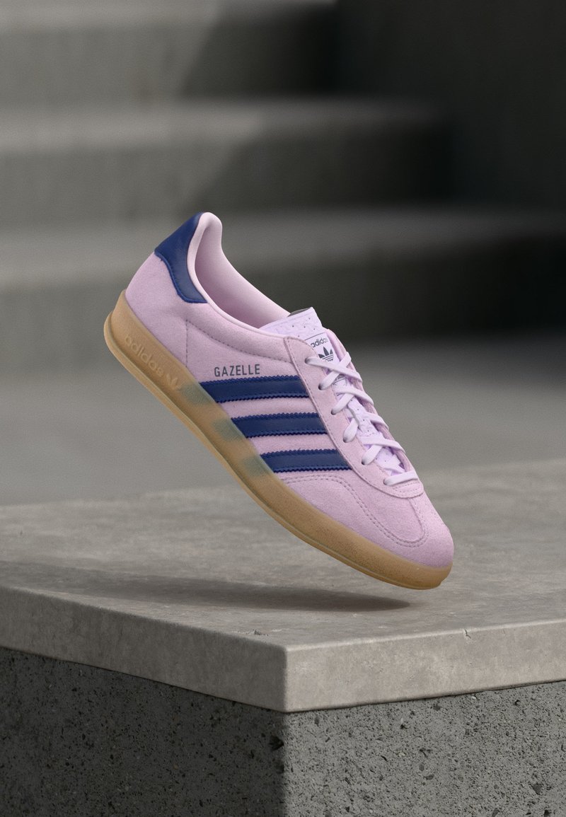 adidas Originals GAZELLE INDOOR ice lavender/victory blue/pink
