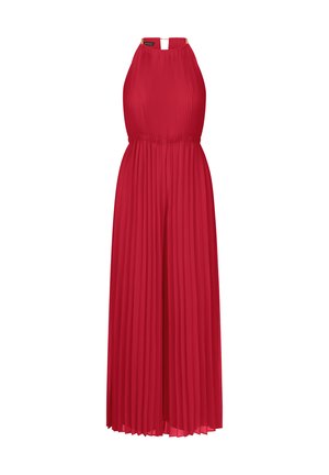 Roter, plissierter Jumpsuit mit hohem Kragen und geraffter Taille. Verfügt über goldene Hardware-Akzente am Kragen und ein fließendes Design.