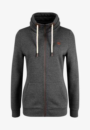 Pelēks zipa džemperis ar augstu apkakli, kuram ir baltas aukliņas, brūni akcenti, priekšējās kabatas un ribotas aproces. Gluda auduma tekstūra.