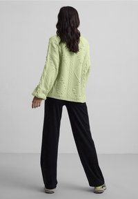 Pieces Stickad tröja - light green