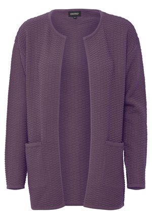 Lilla strikket cardigan med en teksturert overflate, åpen foran, to frontlommer og lange ermer. Glatt finish langs kantene.