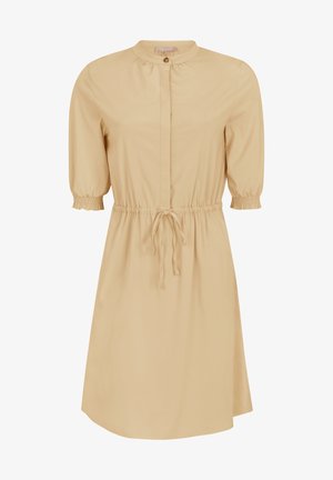 Beige jurk met een mandarinakraag, korte puffmouwen, elastische manchetjes en een verstelbare taille, met een knoopsluiting aan de voorkant en een gladde stof.