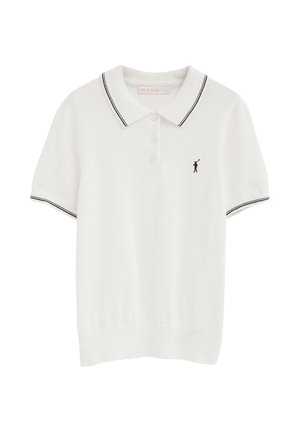 Hvid kortærmet polo med sort kant på krave og ærmer, tre knapper og et lille sort polospillerlogo på venstre bryst.