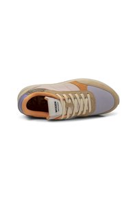 Sneaker with a beige and lavender mesh upper, orange suede accents, and a textured cream sole. Features a lace-up design and a logo label.