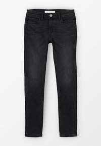 Jeans de mezclilla negra con corte slim, con cinco bolsillos, trabillas para cinturón y cierre de botón. Textura suave con ligeros detalles de decoloración.