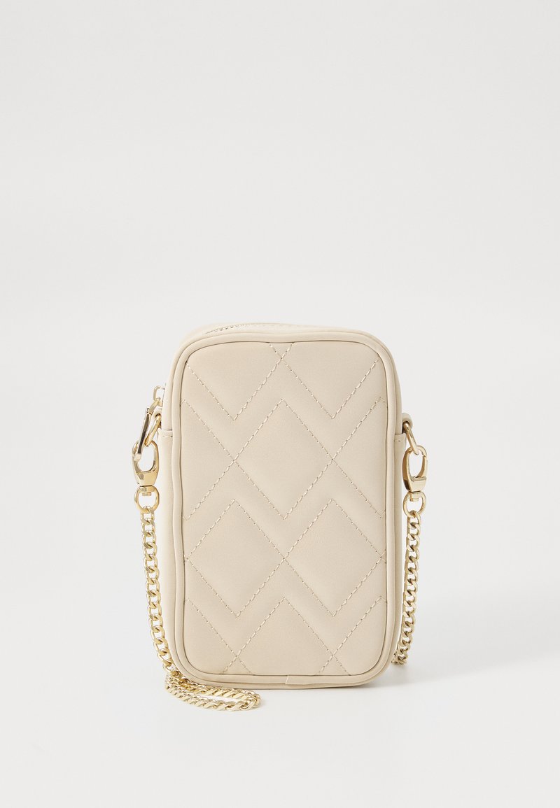 Béžová prošívaná crossbody taška s obdélníkovým tvarem, zlatým řetízkovým popruhem a hladkým z umělé kůže. Má prošívání ve tvaru diamantu.