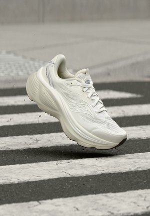 Saucony, HURRICANE 26 - Обувки за бягане по асфалт - white/quartz