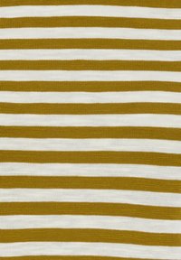 Strickstoff mit abwechselnd olivgrünen und weißen horizontalen Streifen. Die Textur ist glatt und weist ein einheitliches Muster auf.