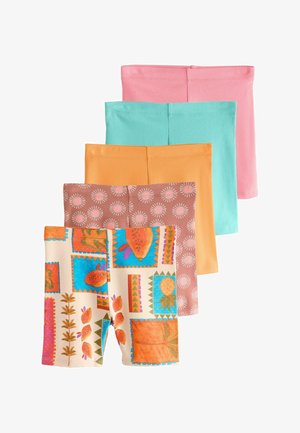 Fem par børneshorts i pink, turkis, orange, pink med hvide solmotiver og et flerfarvet frugtpatchworkmønster.