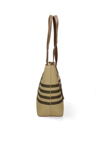 Beige draagtas met een bruin gestreept patroon, gladde textuur en lange handvatten. De basis is breder en heeft een vlak oppervlak voor stabiliteit.